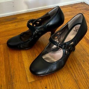 Sofft black leather and patent leather 3 1/2 inch heels